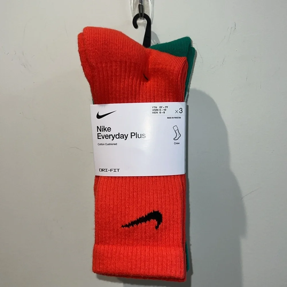 FIRM PRICE Nike Everyday Plus Cushioned Socks
